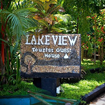 Lake View The Tourist Guest House Anuradhapura Esterno foto