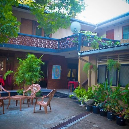 Lake View The Tourist Guest House Anuradhapura Esterno foto