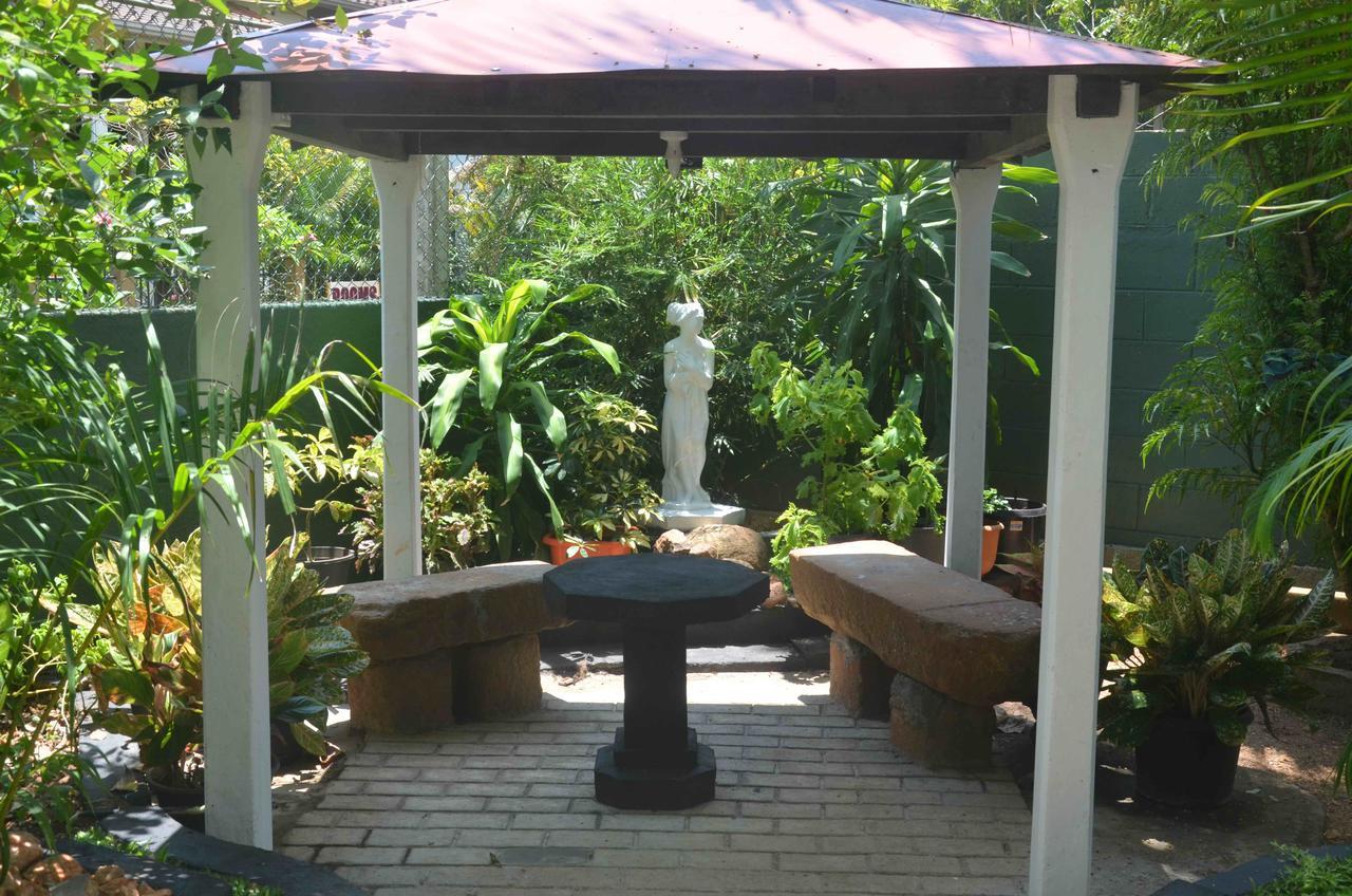 Lake View The Tourist Guest House Anuradhapura Esterno foto